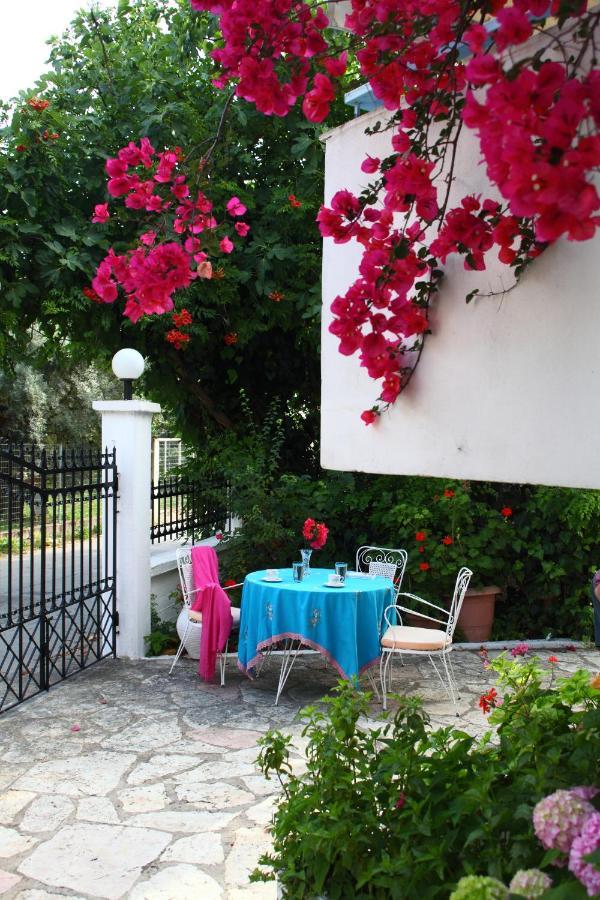 The Filoxenia Apartments, Nikiana Dış mekan fotoğraf